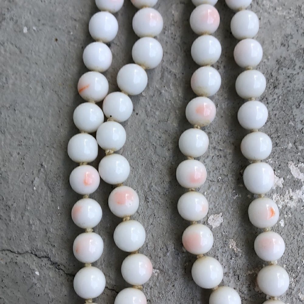 Vintage  white  facet necklace - Picture 2 of 7